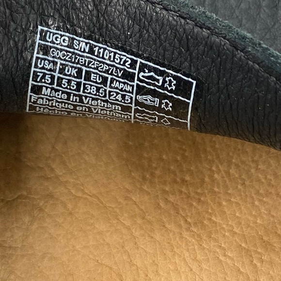 UGG Women's Flores Black Leather Moccasin Flats Size 7.5 round toe slip on flats - Picture 12 of 12